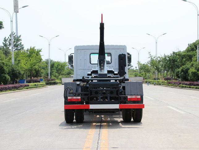 東風(fēng)D9國(guó)六車(chē)廂可卸式垃圾車(chē)圖片4