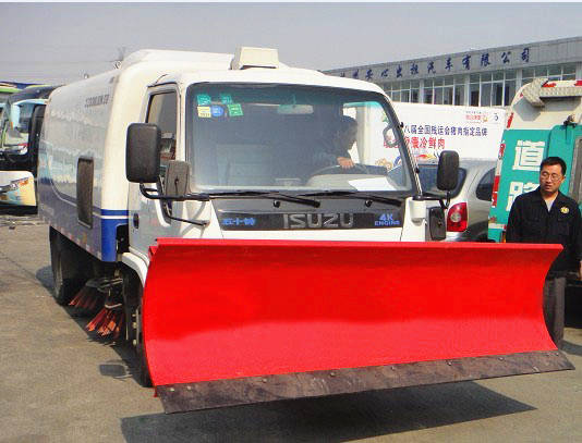 五十鈴鏟雪<a href=http://hydlab.cn/saoluche/ target=_blank class=infotextkey>掃路車(chē)</a>
